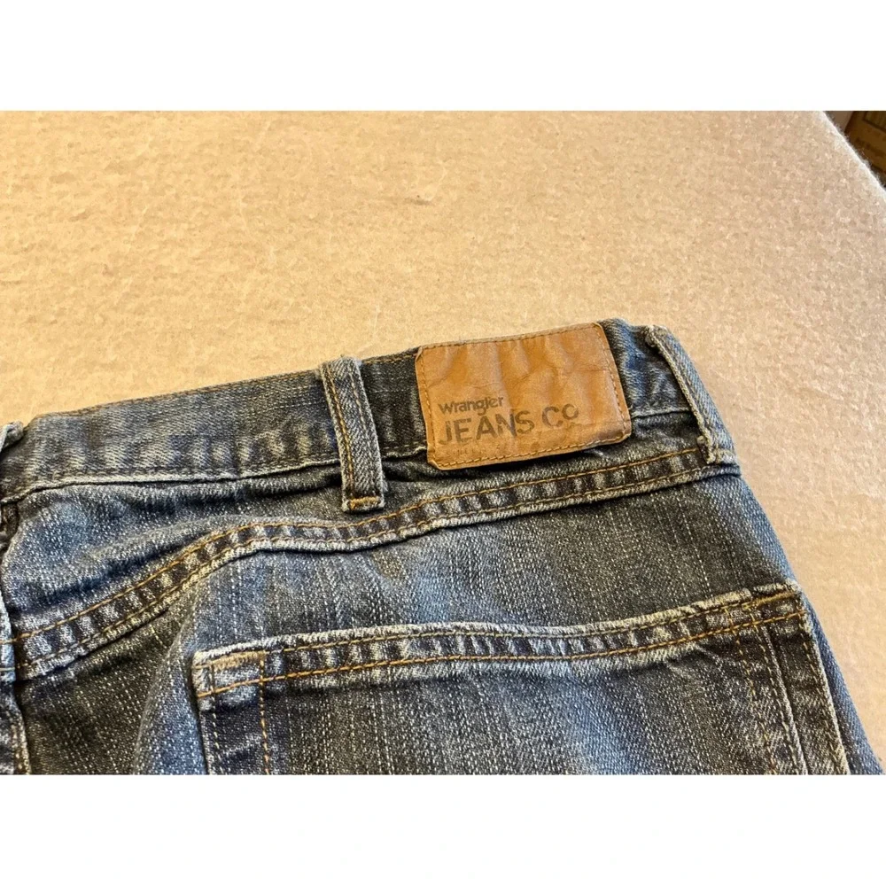 Pair Wrangler Jeans Co Mens Straight‎ Leg Denim Blue Wash Pants Casual Everyday